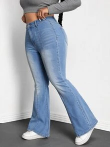 Rivivi Plus Size Fashion Versatile Button Pocket Flared Jeans - Blue - View 6