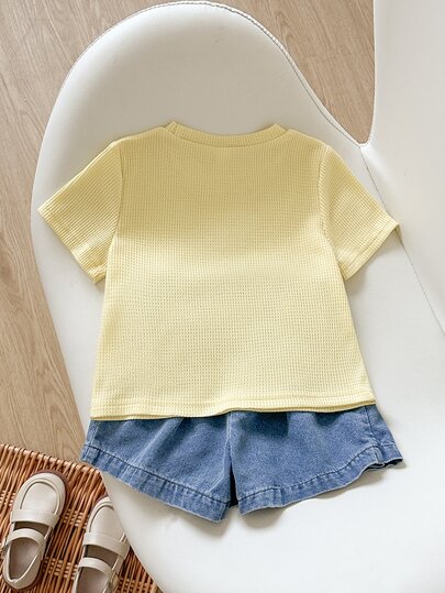 SHEIN Playful Pals Back To School Season Girls Casual Cute Yellow Waffle-Weave Fabric With Daisy Embroidery T-Shirt And Cotton Denim Skirt Shorts Set, Summer