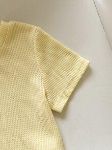 SHEIN Playful Pals 返校季女童休閒可愛圓領標準肩彩色波點彩虹印花T恤與純色牛仔裙短褲套裝，夏季 - 黃色 - 查看 10