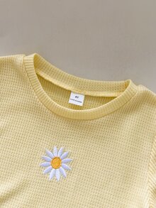 SHEIN Playful Pals 返校季女童休閒可愛圓領標準肩彩色波點彩虹印花T恤與純色牛仔裙短褲套裝，夏季 - 黃色 - 查看 4
