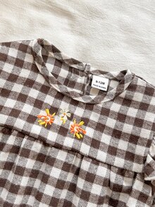 Vintaside Kids 女嬰2件套：復古棕色格紋長袖上衣，搭配精緻花卉刺繡拼接，配流蘇下擺喇叭牛仔褲，甜美可愛風格，秋冬日常穿搭，荷葉邊喇叭袖設計，時尚舒適，熱銷嬰兒服飾套裝 - 卡其色 - 查看 3