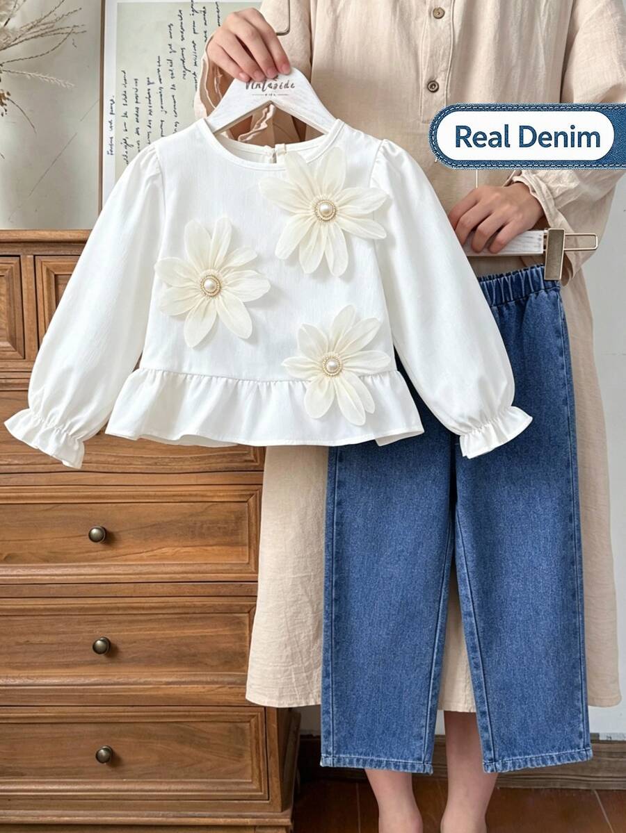 SHEIN 女童優雅溫柔風休閒米白色雪紡微細條紋圓領泡泡袖3D花朵裝飾搭配藍色牛仔褲,週歲生日秋季穿搭 - 白色 - 查看 1