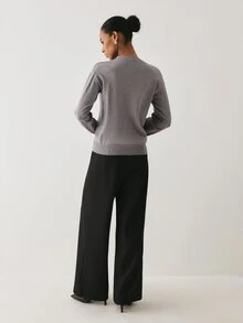 YARNWELL Atasan Rajut Kasual Serbaguna Wanita Warna Polos dengan Leher V untuk Sehari-hari - Grey - View 4