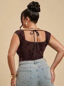 SHEIN BAE CURVE 大尺碼女款奢華花卉天鵝絨連身內衣，棕色甜心領胸前精緻蕾絲內衣連身褲 - 咖啡棕 - 查看 2