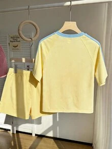 SHEIN 青少年女孩圓領撞色蝴蝶結印花短袖T恤與短褲休閒日常套裝 - 黃色 - 查看 2