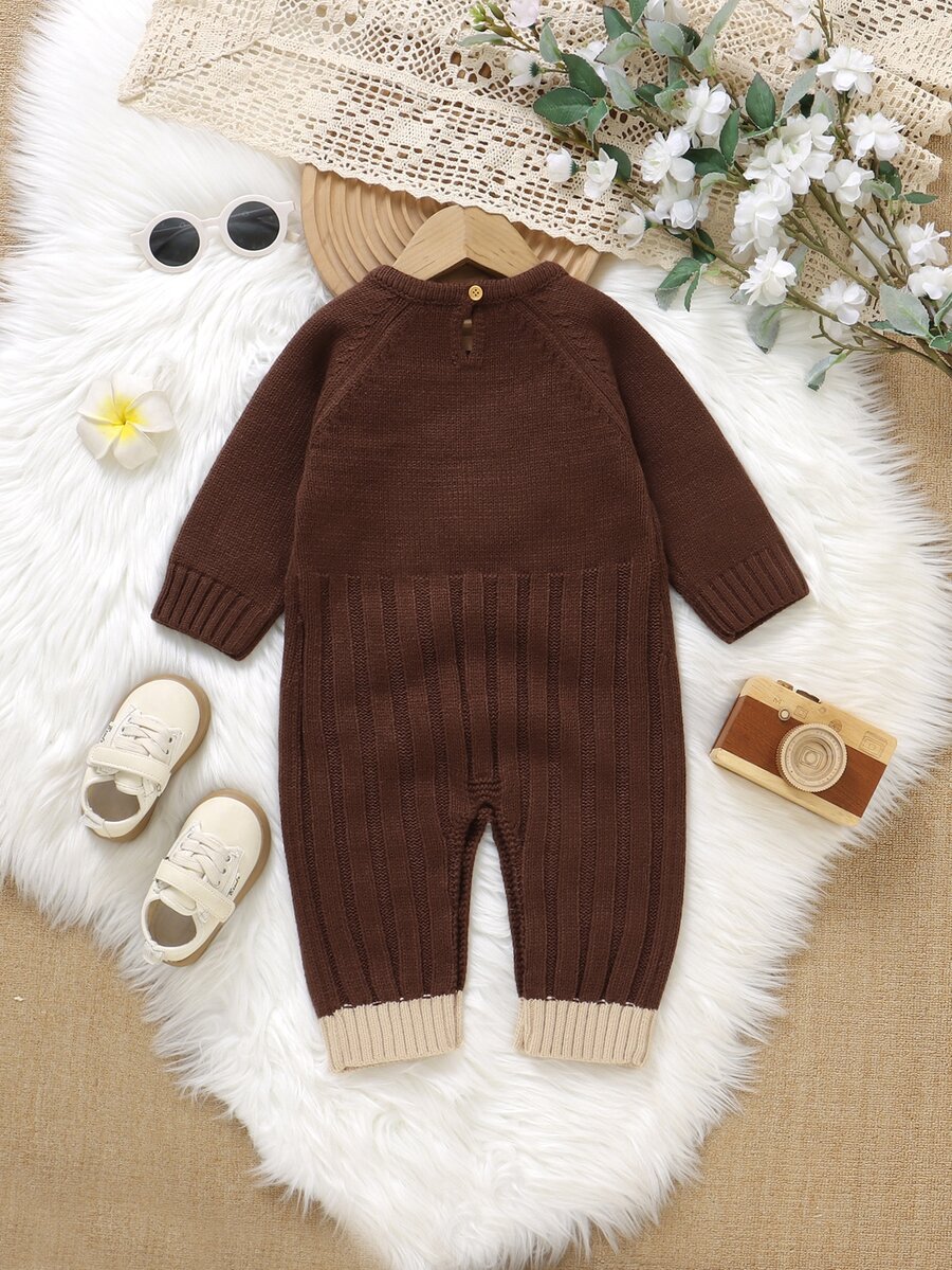 SHEIN Vintaside Kids 中性嬰兒卡其色休閒可愛熊圖案針織連身衣 - 棕色 - 查看 1