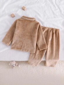 SHEIN 男嬰卡其色極簡法蘭絨抓絨長褲與長袖休閒舒適兩件式居家服套裝 - 卡其色 - 查看 2