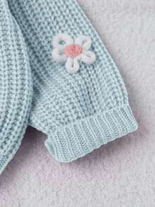 SHEIN 1件女嬰粉色圓領毛衣，飾有「Baby」刺繡字母與3D花朵裝飾，可愛清新極簡風，適中厚度，整齊下擺，緊口袖口，細緻紋理，手感滑順，適合日常穿著、外出與戶外玩耍，適用春秋季 - 淺藍色 - 查看 5