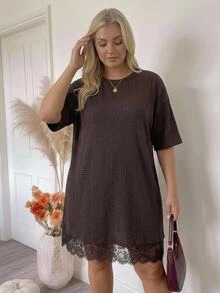 SHEIN CURVE+ Plus Size Women's Brown Autumn Casual Daily Loose Elastic Comfortable Lace Trim Textured Short Sleeve Long T-Shirt, Lace Top, Vacation Outfit Winter - Brown - View 3
