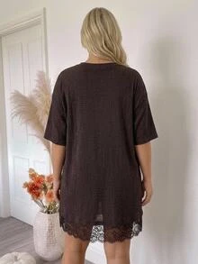 SHEIN CURVE+ Plus Size Women's Brown Autumn Casual Daily Loose Elastic Comfortable Lace Trim Textured Short Sleeve Long T-Shirt, Lace Top, Vacation Outfit Winter - Brown - View 2