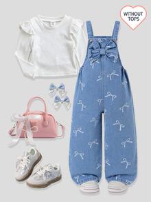SHEIN 女童時尚百搭款幼兒牛仔吊帶褲，淺藍色水洗牛仔，適合四季穿著，滿版蝴蝶結印花，寬鬆直筒版型，適合日常外出、上學與通勤 - 淺色水洗藍 - 查看 3