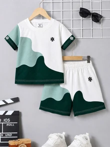 SHEIN 男嬰 6個月-3歲 幾何圖案針織圓領短袖T恤與短褲套裝，多色夏季休閒街頭風幼童服飾，男童夏季套裝 男童服飾 嬰兒休閒套裝 男嬰服飾 兒童針織夏季服飾 - 彩色 - 查看 5