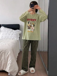 DAZY Conjunto de 2 Peças Camiseta de Manga Curta Solta com Estampa de Cachorrinho Fofo & Calça de Pijama Longa de Perna Reta Xadrez, Roupa de Dormir Feminina de Verão e Outono - Verde - Visão 3