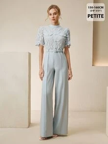 Anewsta Petite Anewsta 新款時尚水溶性蕾絲上衣，配水鑽裝飾腰帶與寬腿褲，優雅小碼女款連身褲 - 淺藍色 - 查看 5