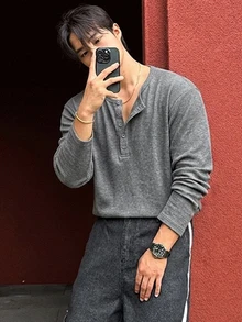 DAZY 男士紋理布料純色基礎半開襟T恤 - 灰色 - 查看 6