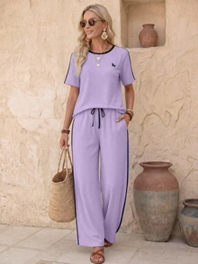 EMERY ROSE 2pcs/Set Women's Fashion Round Neck Embroidered Print Contrast Trim T-Shirt, Casual Elastic Waist Side Pocket Embroidered Wide Leg Pants Set - Multicolor - View 3