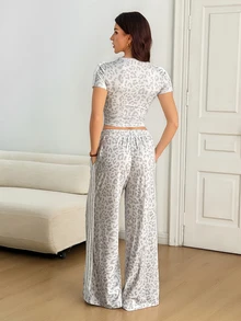 SHEIN Tall Setelan Dua Potong Bergaya dan Kasual untuk Wanita Tinggi: Kaos dan Celana Motif Leopard. - MultiWarna - View 2