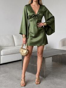 CHARMVALE Gaun Pendek Wanita Satin Warna Polos dengan Lengan Mengembang dan Leher V - Hijau - View 6