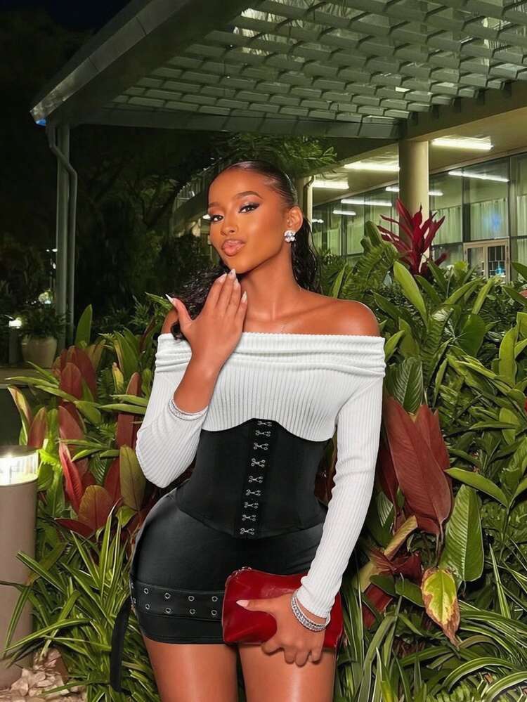 BamGleam Kaos Seksi Wanita Model Off-Shoulder dengan Tekstur Kain dan Lubang di Bagian Bawah - Putih - View 3