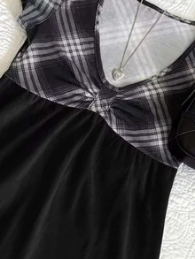 IslaSuriya 格子印花拼接短袖女款T恤 日常黑色夏季 80年代復古休閒 - 彩色 - 查看 5