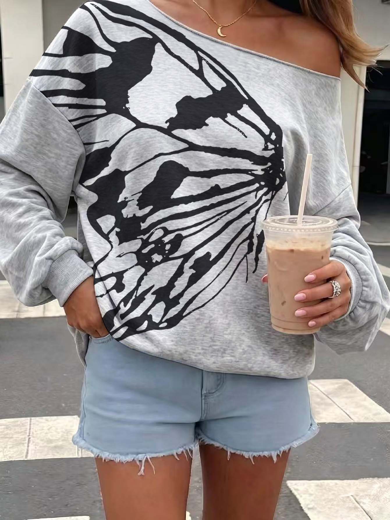 SHEIN EZwear 新款秋冬女款灰色露肩長袖衛衣/街頭風/外出/度假/Y2K/開學季/蝴蝶翅膀圖案 - 彩色 - 查看 1