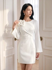 Heiryn Gaun Lengan Bergelombang dengan Detail Bunga Stereo Polos - Putih - View 1