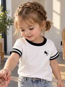 SHEIN Playful Pals 6M-3T 嬰兒女童黑白條紋對比色短袖圓領馬印花休閒上衣 夏季開學女童上衣 - 白色 - 查看 3