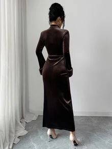 Elenzga Vestido largo de sirena para mujer, nuevo lanzamiento de principios de otoño, elegante y sofisticado, versátil para uso diario, reuniones, vacaciones, fiestas, cenas de noche y salidas casuales, con diseño de cuentas, diseño plisado de alta gama, ajuste ceñido a la cintura, cuello alto pequeño, corte slim fit, color marrón, microacampanado y manga larga - Marrón - Ver 2