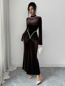 Elenzga Vestido largo de sirena para mujer, nuevo lanzamiento de principios de otoño, elegante y sofisticado, versátil para uso diario, reuniones, vacaciones, fiestas, cenas de noche y salidas casuales, con diseño de cuentas, diseño plisado de alta gama, ajuste ceñido a la cintura, cuello alto pequeño, corte slim fit, color marrón, microacampanado y manga larga - Marrón - Ver 4