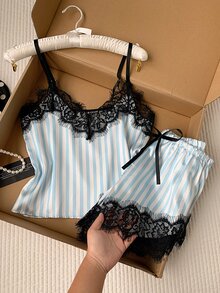 Comfortcana 2件組蕾絲拼接條紋細肩帶背心與短褲睡衣套裝 - 天藍色 - 查看 1