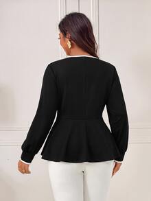 Femmeverse Atasan Rajut Wanita Ukuran Plus Elegan dengan Desain Ruffle Patchwork Blok Warna Hitam & Putih, Pinggang Terikat, Leher Bulat, dan Hem Mengembang, Serbaguna untuk Musim Gugur - Hitam dan Putih - View 2