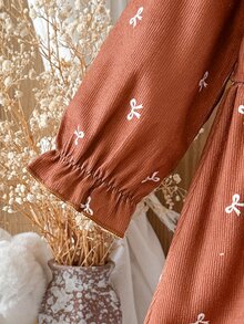 SHEIN Vintaside Kids 1件幼童女童刺繡洋裝，甜美鐵鏽棕色，荷葉邊鈕扣蝴蝶結長袖圓領，正裝生日派對秋季假期婚禮賓客復古風 - 卡其色 - 查看 7