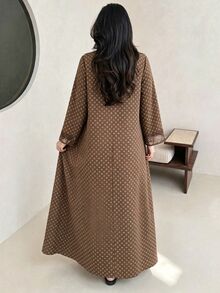 Al Najma Gaun Motif Bunga Kecil Polos dengan Desain Renda Kontras, Elegan, Lengan Panjang Longgar, Pola Bunga Acak, Gaun Arab Tradisional Ukuran Besar - Coklat - View 2