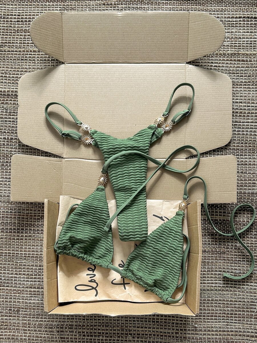 SHEIN Swim 2026春夏三角杯掛脖式軍綠色紋理面料金色小雙耳陽光裝飾高衩可調節休閒風適合海灘海濱泳池女性性感比基尼 - 軍綠色 - 查看 1