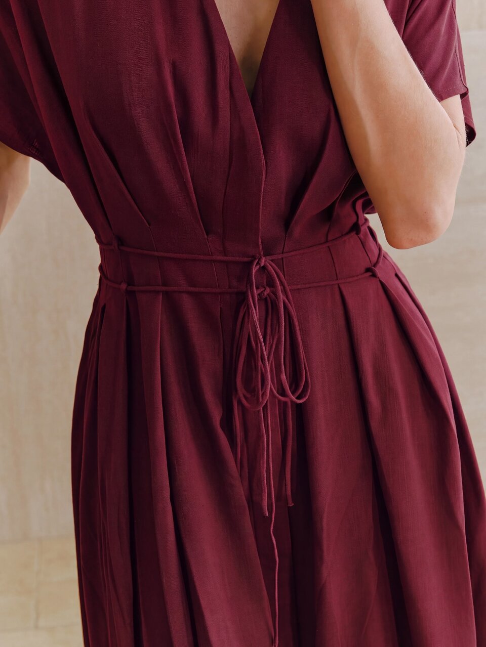 Anewsta Women's New Autumn/Winter Linen Red Elegant Deep V-Neck Batwing Sleeve Cinched Waist Pleated Tie-Front Full Skirt Dress, Suitable For Daily Wear, Party, Gathering, Vacation