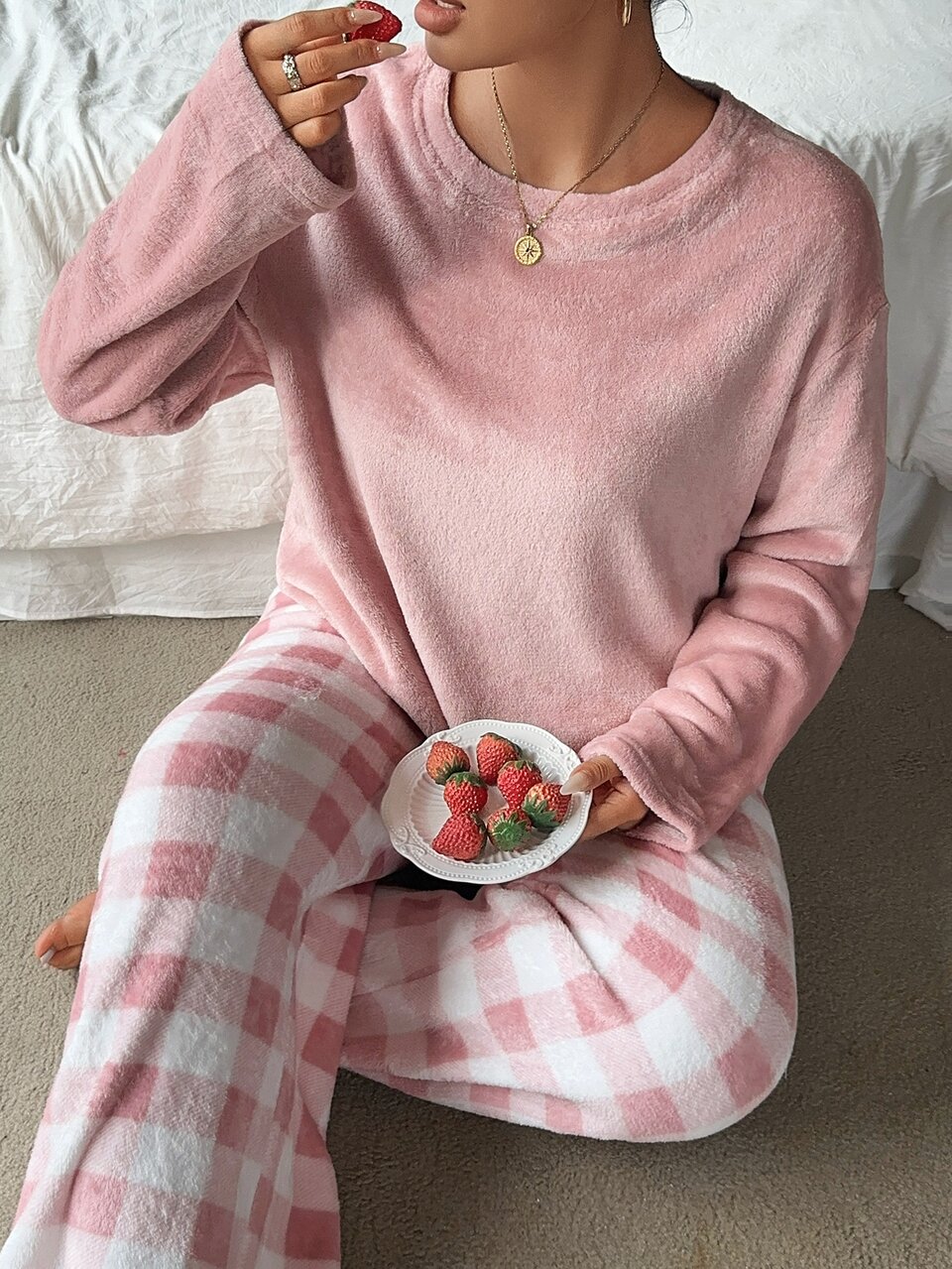 Dazy Plus 2pcs Coral Fleece Thick Solid Color Top & Plaid Long Pants Pajama Set, Pink, Autumn/Winter