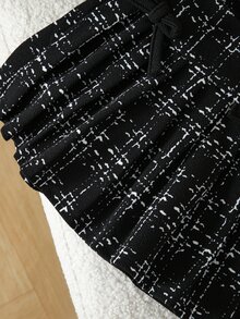 SHEIN Setelan 2 Potong Jaket dan Rok Kasual Rajut Kotak-kotak Leher Bulat untuk Bayi Perempuan - Hitam dan Putih - View 3