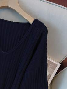 GlowEve CURVE Plus Size Elegant V-Neck Drop Shoulder Long Sleeve Pullover Sweater - Navy Blue - View 4