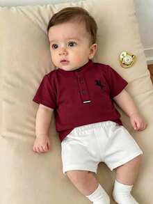 Set Baju Bayi Laki-laki Baru Lahir Lucu Gaya Kolese, Atasan Rajut Lengan Pendek Merah dan Celana Pendek Pinggang Elastis - Burgundy - View 1