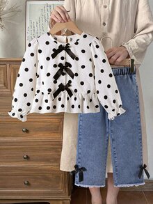 SHEIN Playful Pals 女童 2 件套波點蝴蝶結腰部荷葉邊長袖上衣與直筒牛仔中長褲，黑白藍色，適合學校、派對、秋季 - 白色 - 查看 6