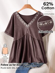 CosyJoli 大尺碼女款花卉刺繡V領短袖休閒T恤 - 咖啡棕 - 查看 2