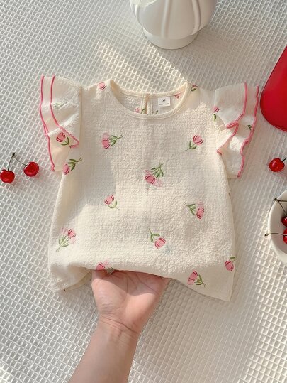 SHEIN بلوزة صيفية كاجوال للفتاة الصغيرة، طباعة زهرية لطيفة وجذابة، بتصميم طبقات وكشكشة على الأكمام وحواف مموجة