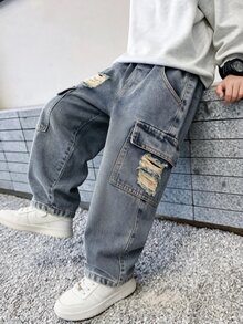 SHEIN Genkimix Kids 男童牛仔褲，工裝破洞牛仔褲，四季皆宜，街頭休閒風，淺藍色水洗牛仔布，多口袋工裝設計，冬季 - 中等水洗藍 - 查看 2