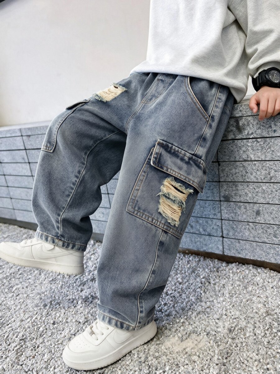 SHEIN Genkimix Kids 男童牛仔褲，工裝破洞牛仔褲，四季皆宜，街頭休閒風，淺藍色水洗牛仔布，多口袋工裝設計，冬季