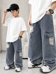 SHEIN Genkimix Kids 男童牛仔褲，工裝破洞牛仔褲，四季皆宜，街頭休閒風，淺藍色水洗牛仔布，多口袋工裝設計，冬季 - 中等水洗藍 - 查看 4