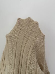 Wandoria Cardigan Rajut Pendek Wanita Model Terbaru Musim Gugur, Kerah Bulat, Dekorasi Tekstur 3D, Desain Manis, Kancing Logam, Pas Badan, Gaya Wanita Serbaguna untuk Perjalanan Sehari-hari - Aprikot - View 8