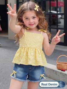 SHEIN Vintaside Kids 女嬰可愛甜美花卉細肩帶背心與藍色牛仔短褲套裝，附蝴蝶結裝飾，夏季度假幼兒休閒2件套日常外出穿搭 - 彩色 - 查看 4