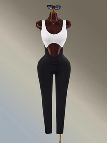 Amplova بدلة رياضية نسائية بتصميم بسيط وألوان متناسقة بقصة ضيقة - أبيض وأسود - مشاهدة 7