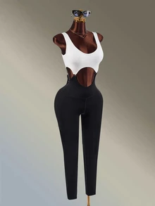 Amplova بدلة رياضية نسائية بتصميم بسيط وألوان متناسقة بقصة ضيقة - أبيض وأسود - مشاهدة 2