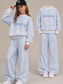 SHEIN 青少年女孩長袖抓絨秋季套裝 2件組 藍色熱帶印花圖案套頭衫與運動長褲休閒居家套裝 - 藍色 - 查看 1